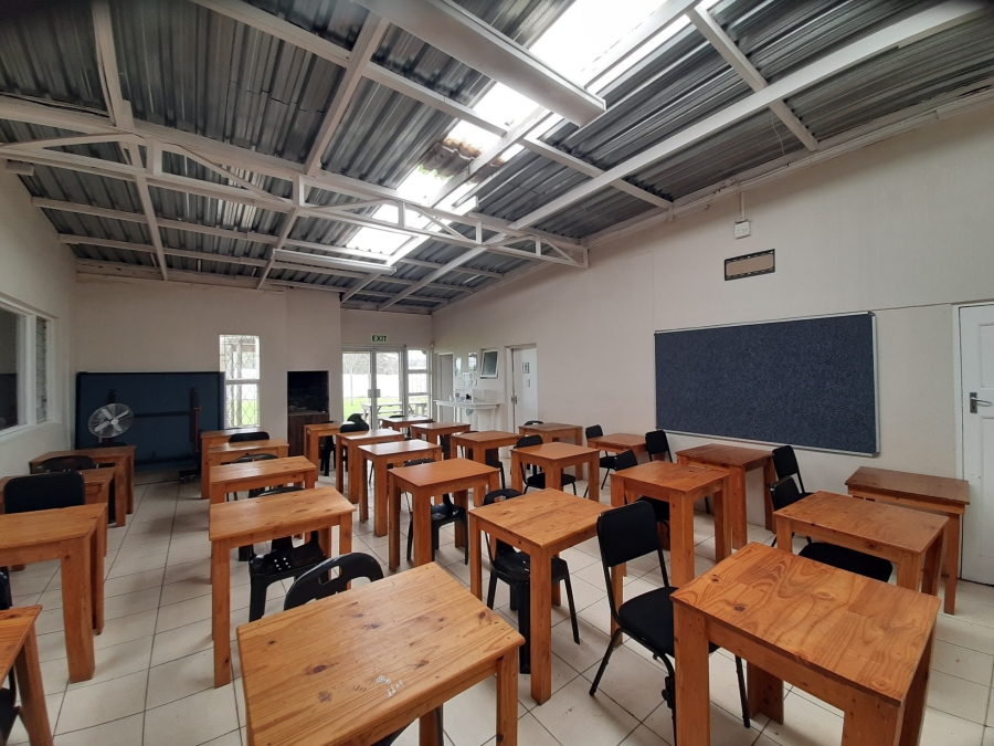 To Let commercial Property for Rent in Beacon Bay North Eastern Cape